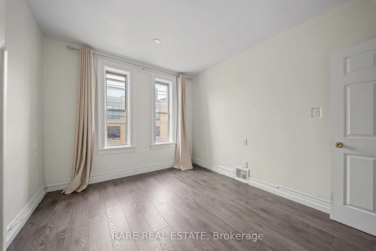 200, Bathurst, Trinity-Bellwoods, Toronto