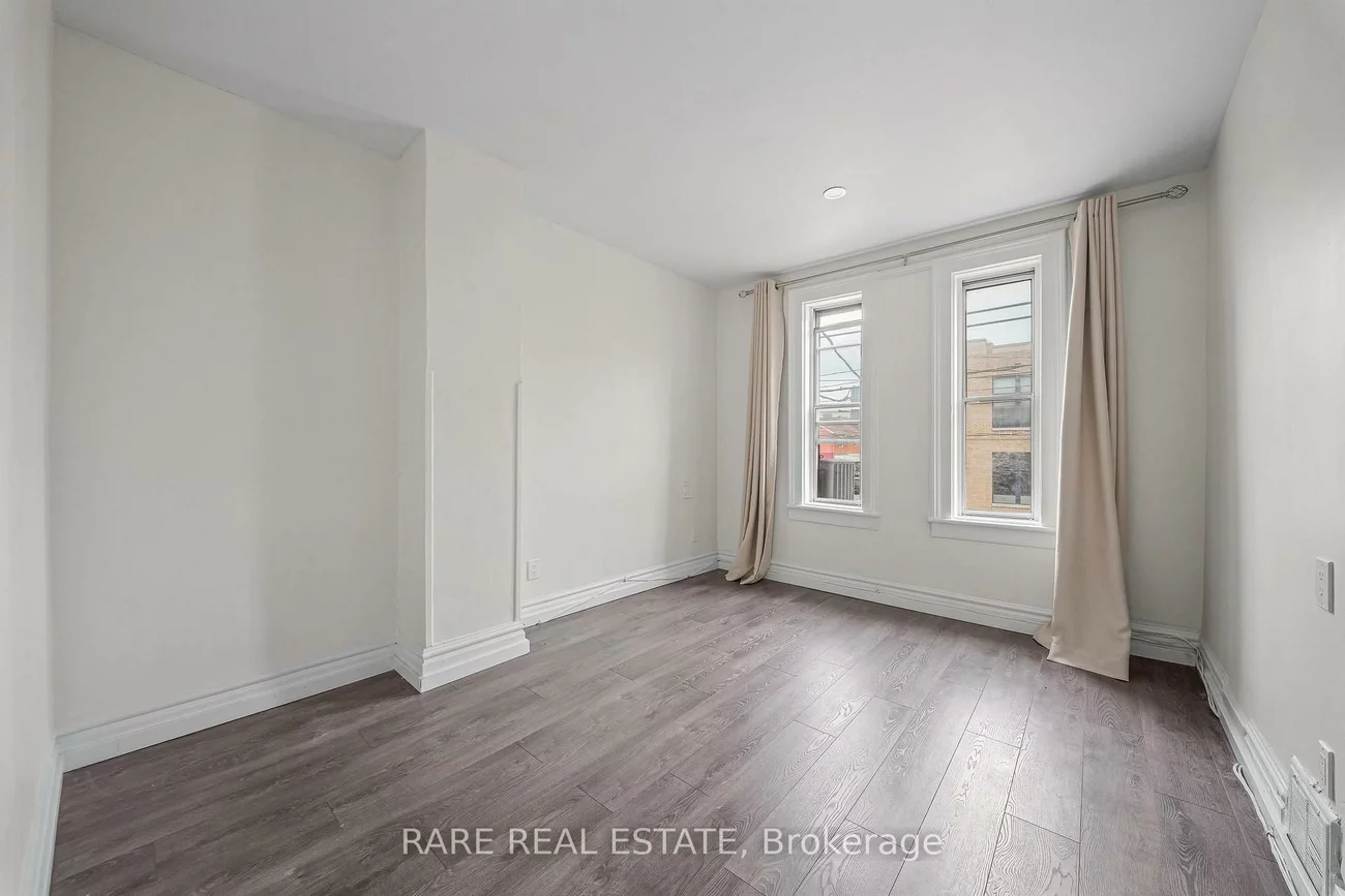 200, Bathurst, Trinity-Bellwoods, Toronto