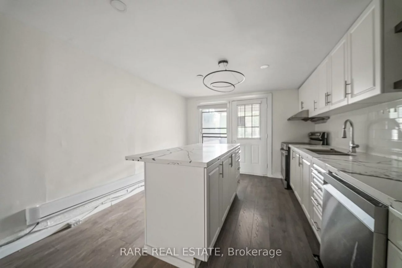 200, Bathurst, Trinity-Bellwoods, Toronto