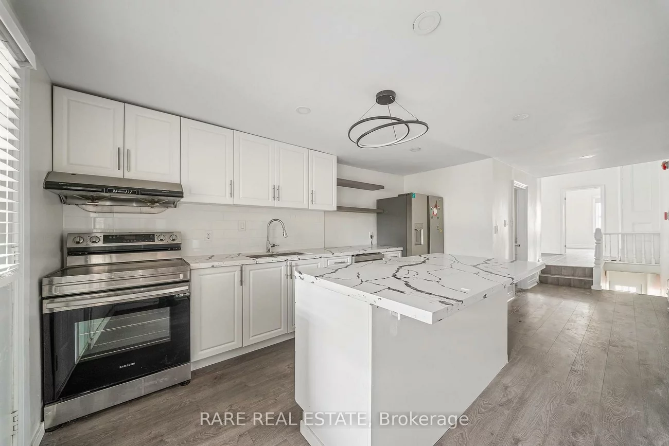 200, Bathurst, Trinity-Bellwoods, Toronto