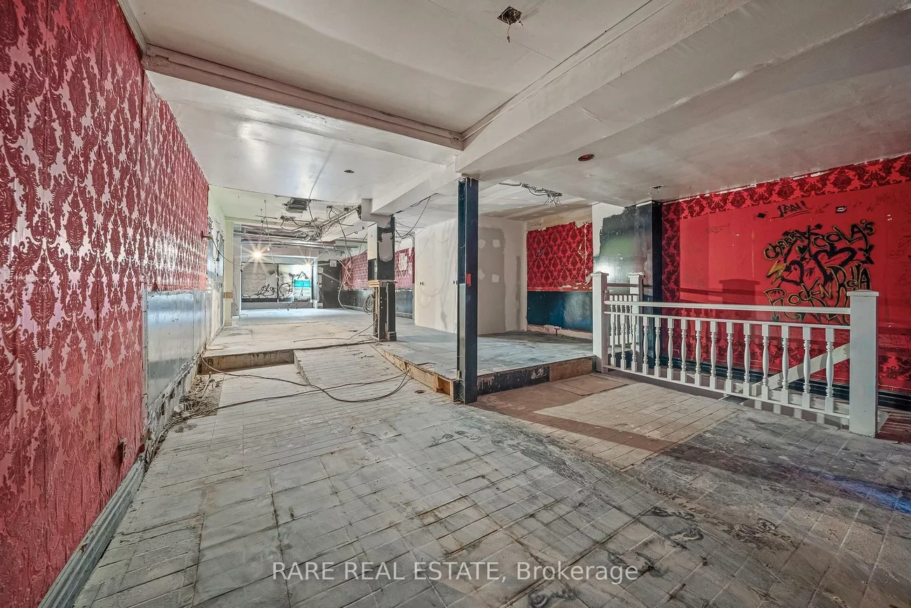 200, Bathurst, Trinity-Bellwoods, Toronto