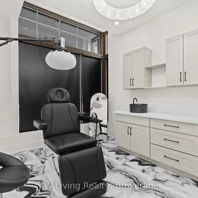 Commercial for sale, 38, Avenue, Annex, Toronto