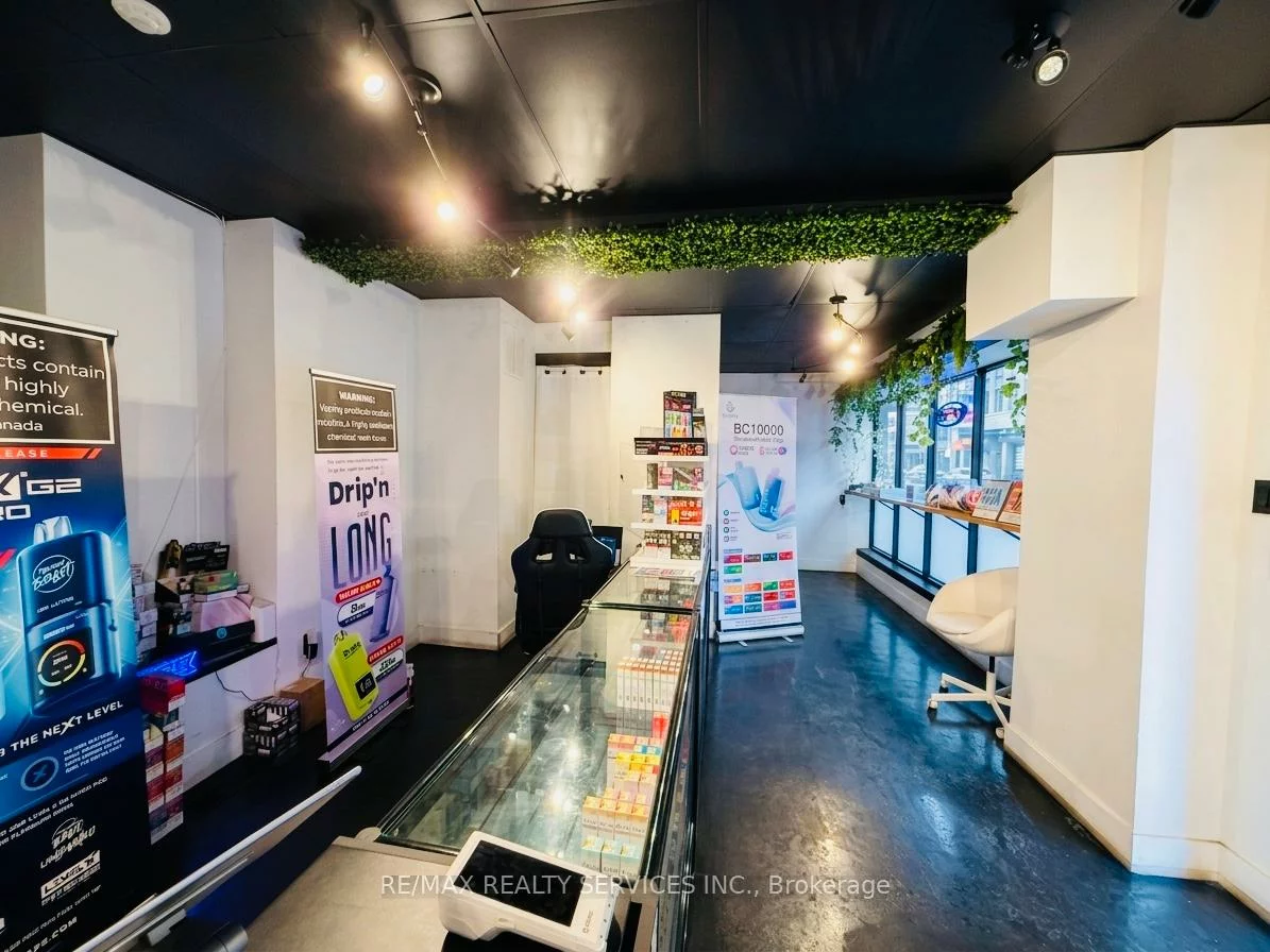 201, Dundas, Moss Park, Toronto