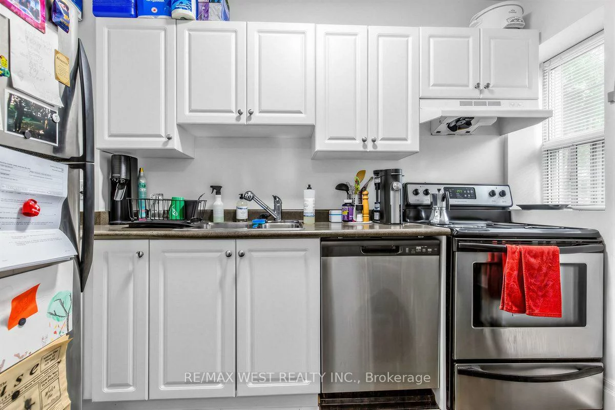 90, Oxford, Kensington-Chinatown, Toronto