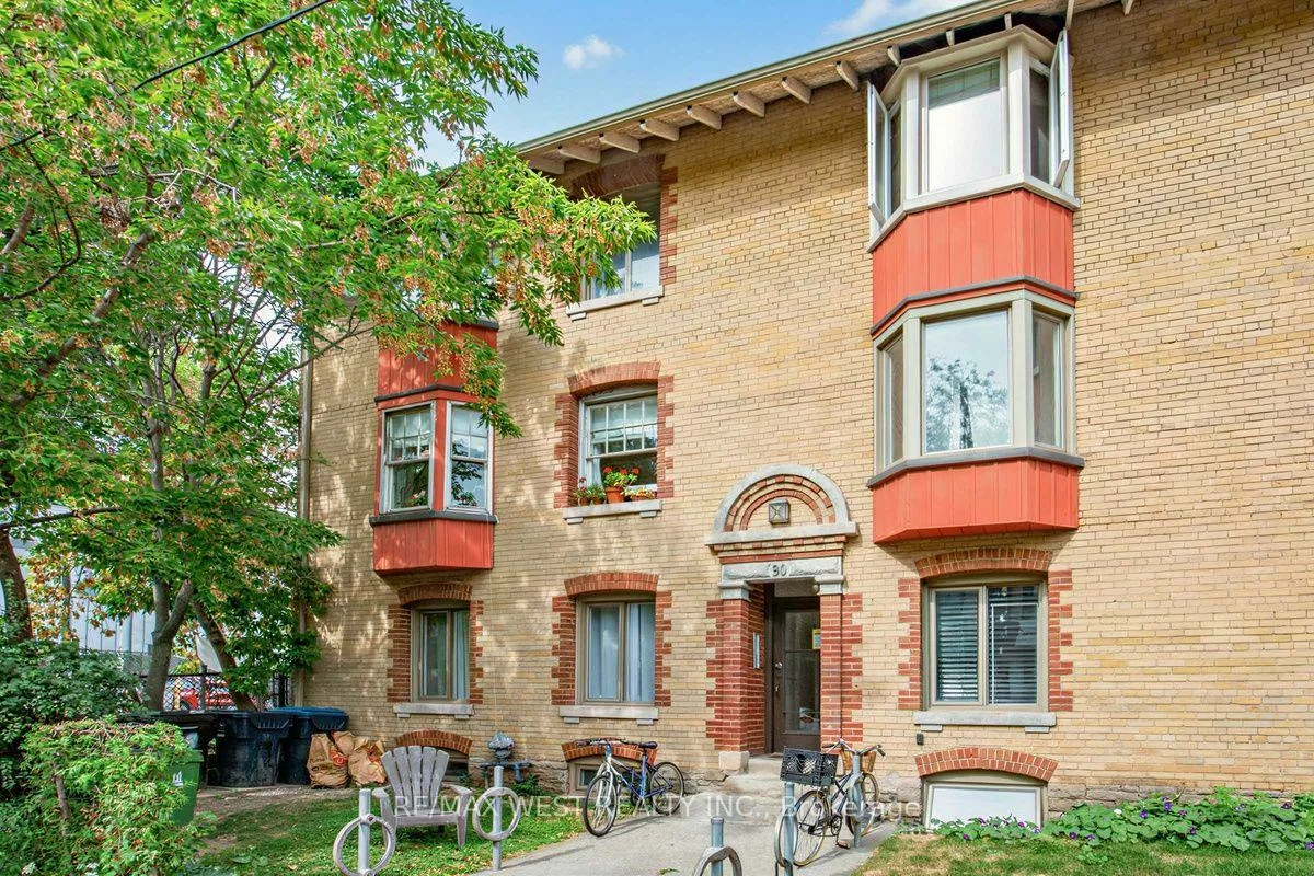 90, Oxford, Kensington-Chinatown, Toronto