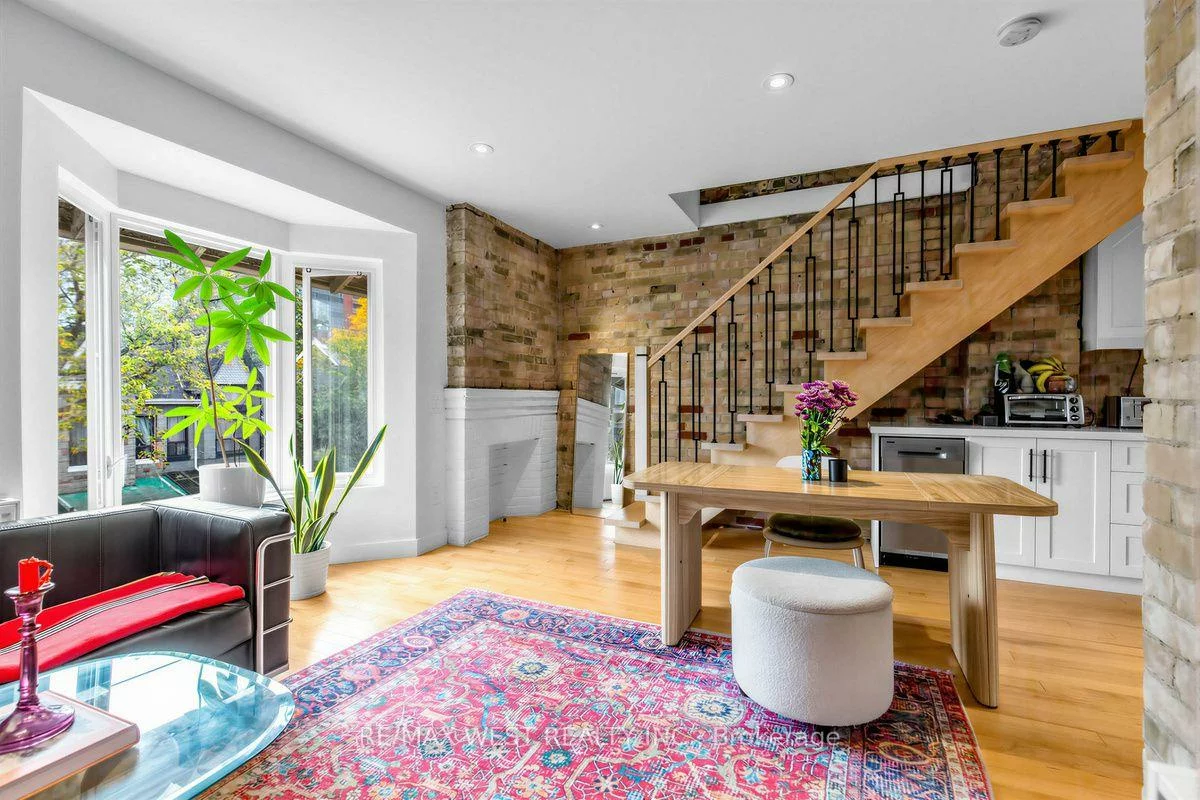 90, Oxford, Kensington-Chinatown, Toronto