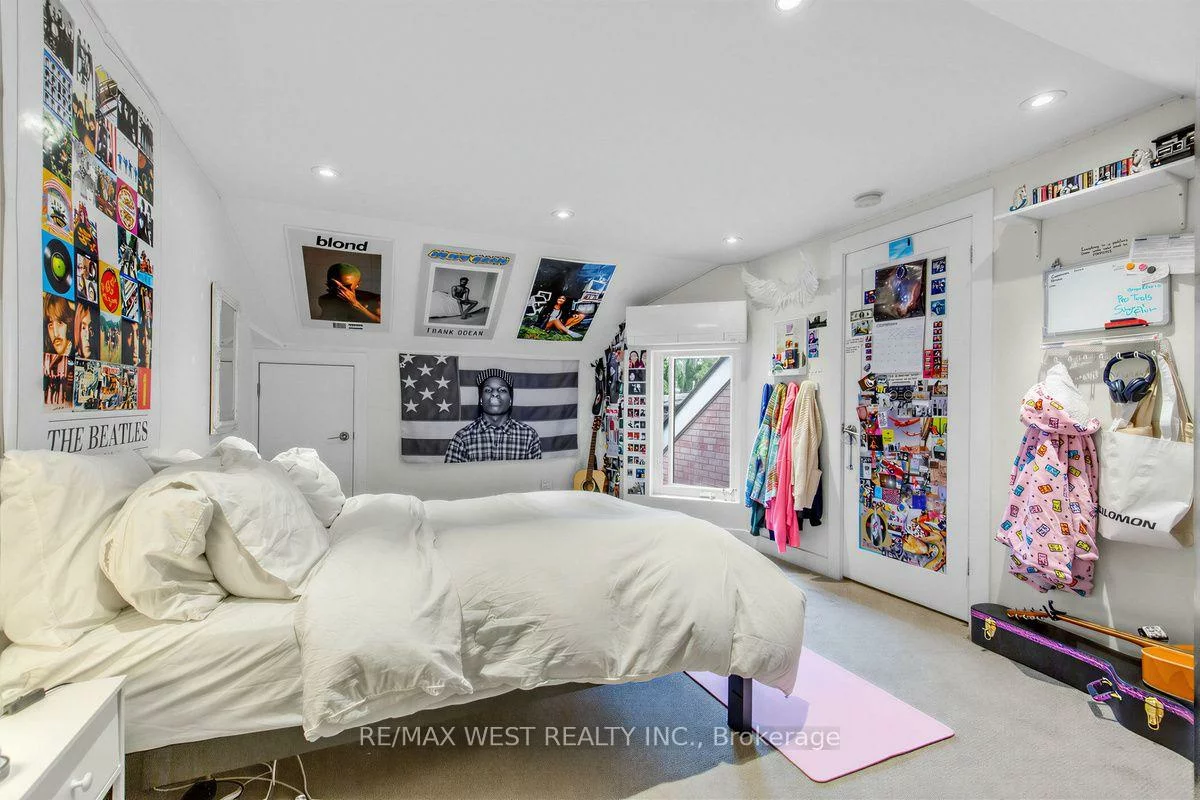 90, Oxford, Kensington-Chinatown, Toronto