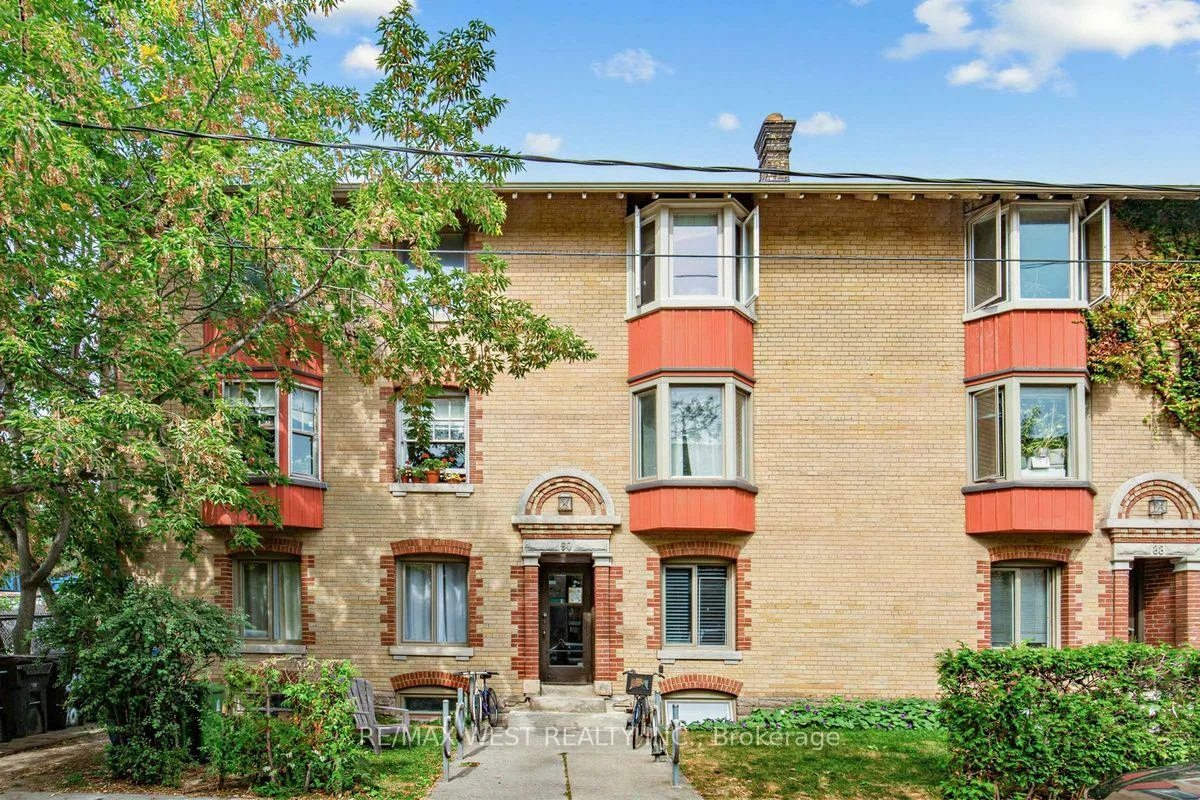 90, Oxford, Kensington-Chinatown, Toronto