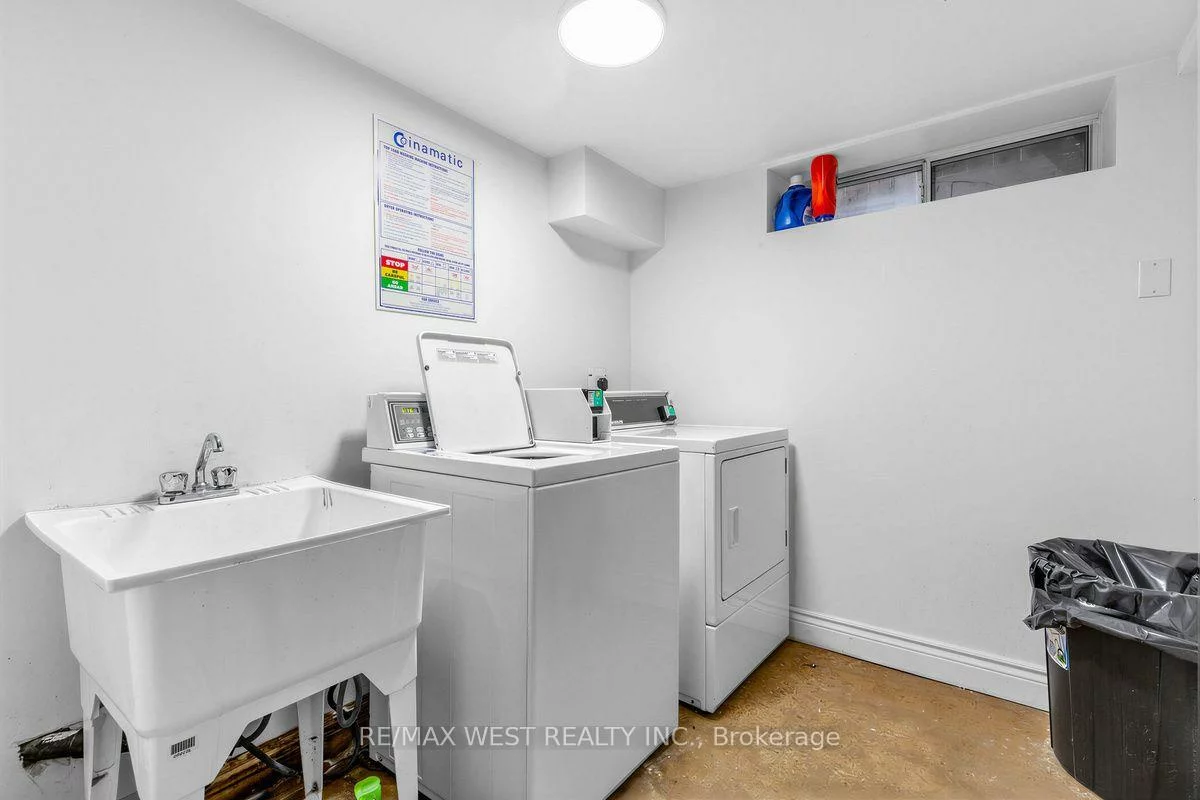 90, Oxford, Kensington-Chinatown, Toronto
