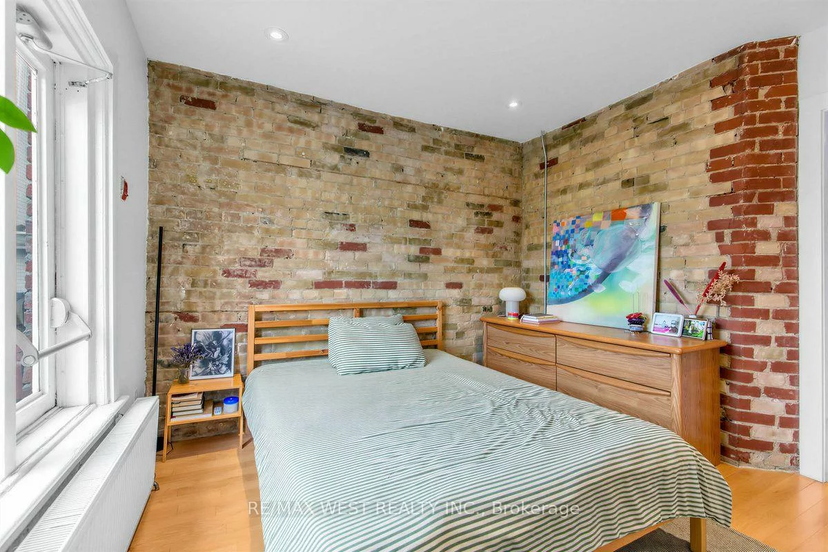 90, Oxford, Kensington-Chinatown, Toronto