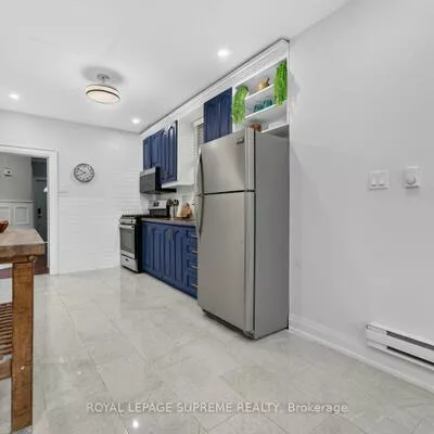 Commercial for sale, 626, Manning, Palmerston-Little Italy, Toronto