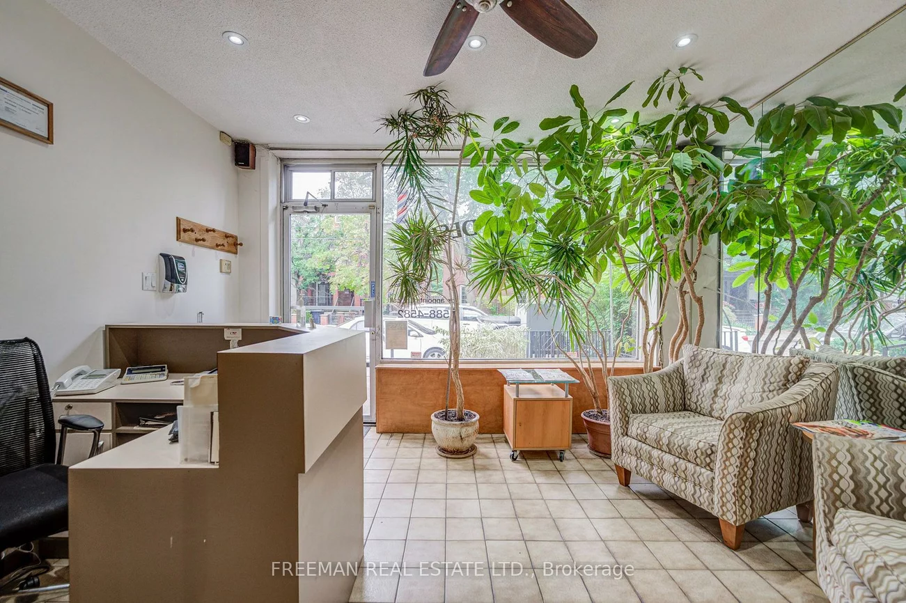 492, Manning, Palmerston-Little Italy, Toronto