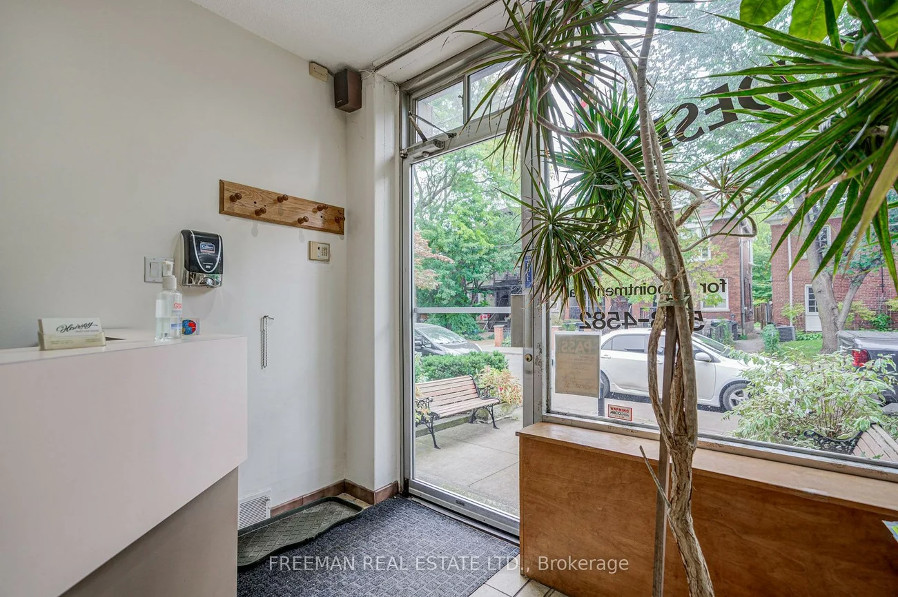 492, Manning, Palmerston-Little Italy, Toronto
