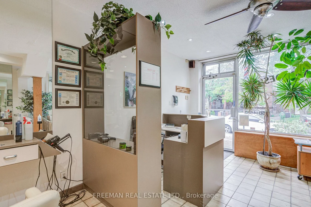 492, Manning, Palmerston-Little Italy, Toronto