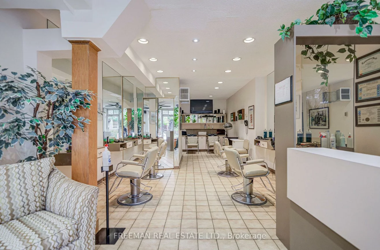 492, Manning, Palmerston-Little Italy, Toronto