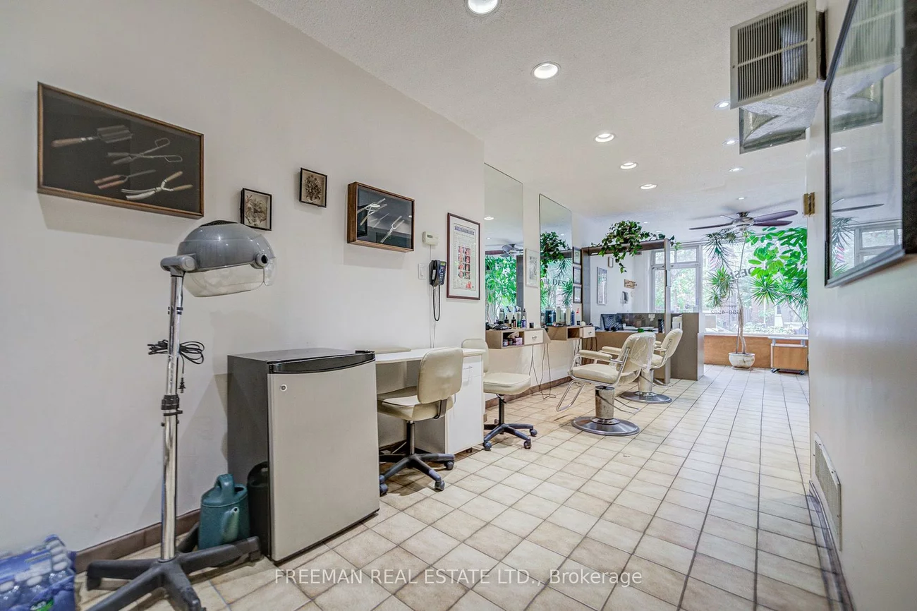 492, Manning, Palmerston-Little Italy, Toronto