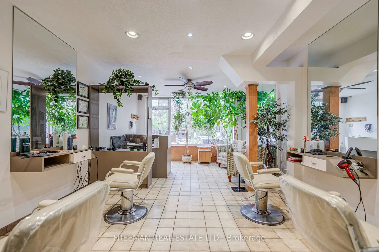 492, Manning, Palmerston-Little Italy, Toronto