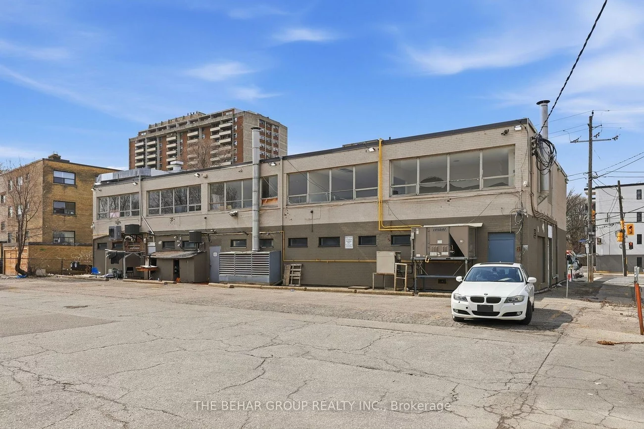 3645, Bathurst, Bedford Park-Nortown, Toronto