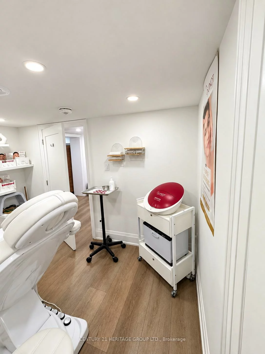 1618, Bayview, Leaside, Toronto