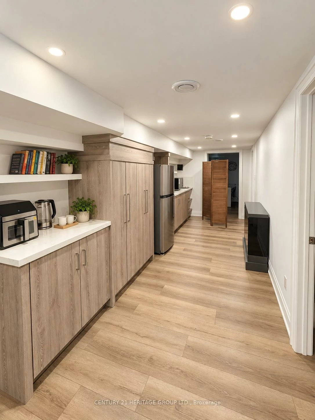 1618, Bayview, Leaside, Toronto