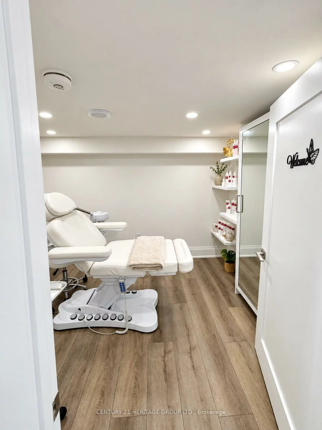 1618, Bayview, Leaside, Toronto