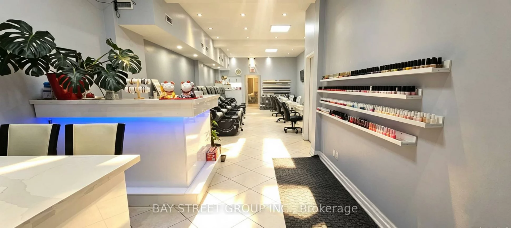 1-1048, Eglinton, Forest Hill North, Toronto