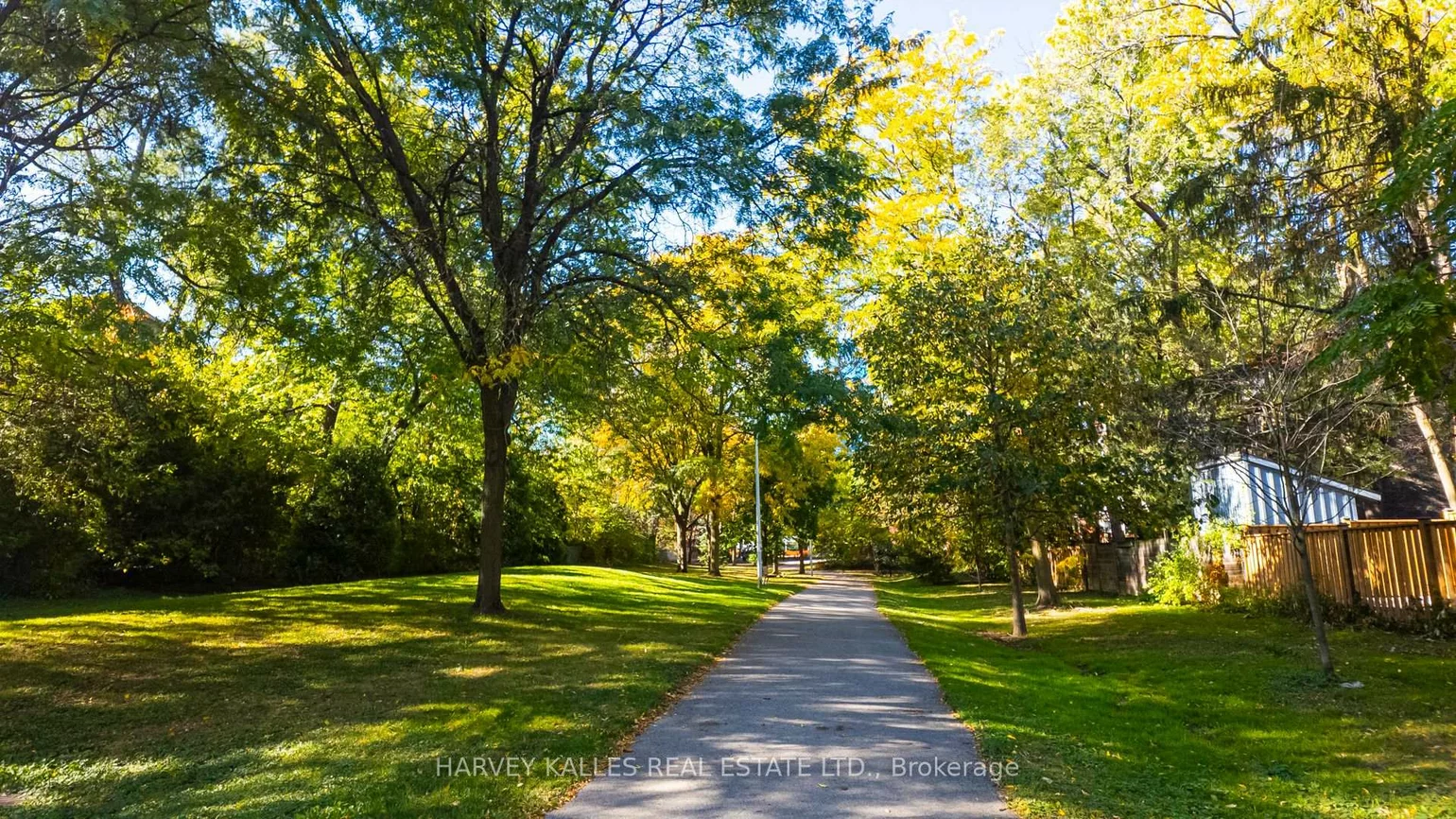137, Sheppard, Willowdale East, Toronto
