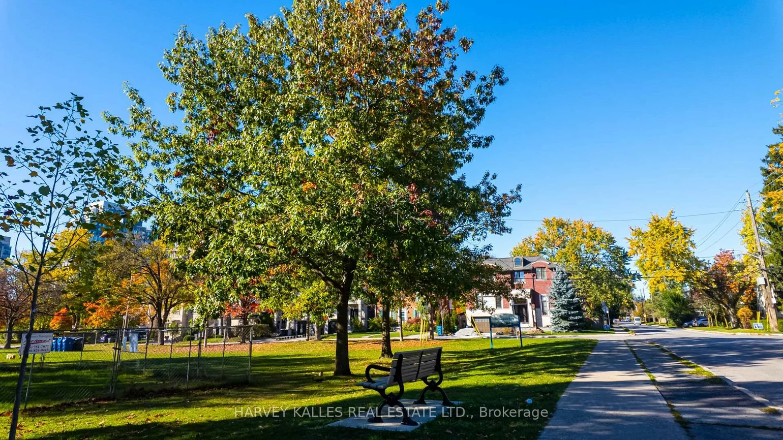 137, Sheppard, Willowdale East, Toronto