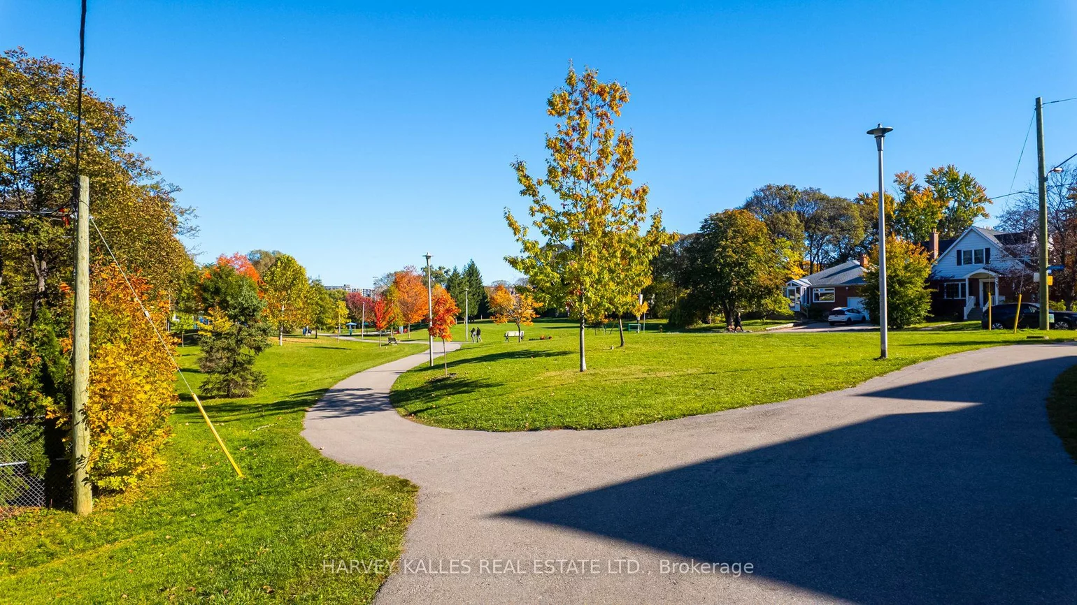 137, Sheppard, Willowdale East, Toronto