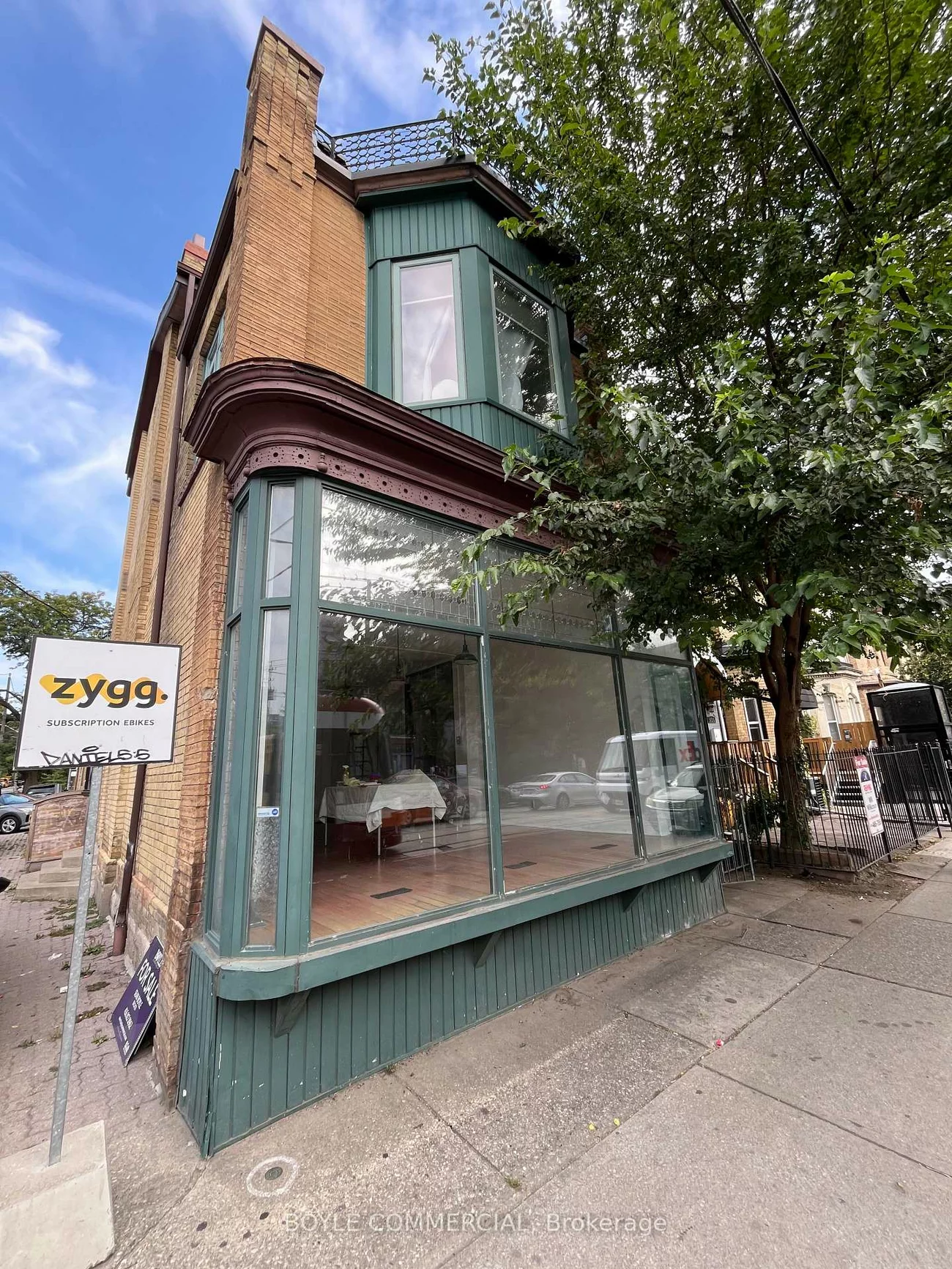 410, Dundas, Moss Park, Toronto