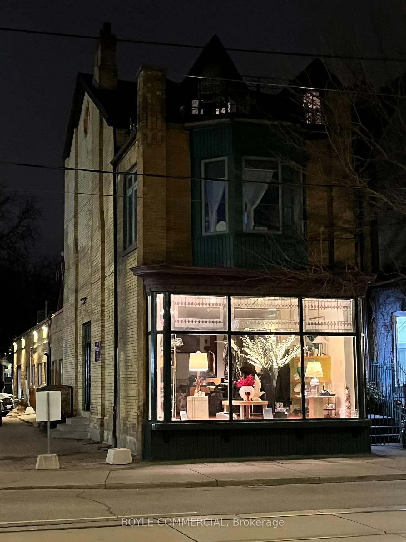 410, Dundas, Moss Park, Toronto