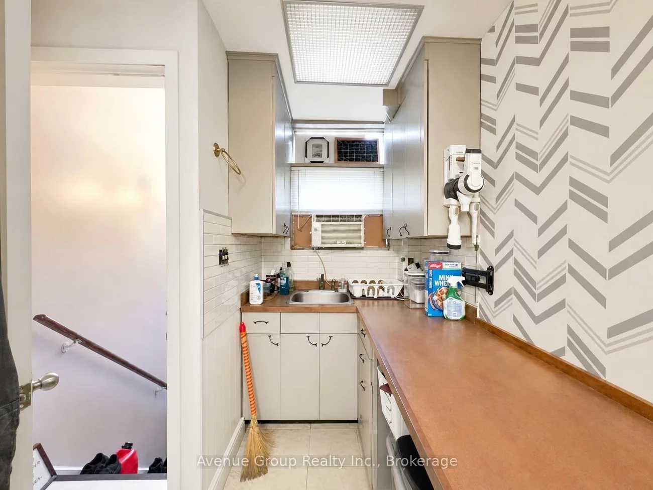 3016B, Bathurst, Englemount-Lawrence, Toronto