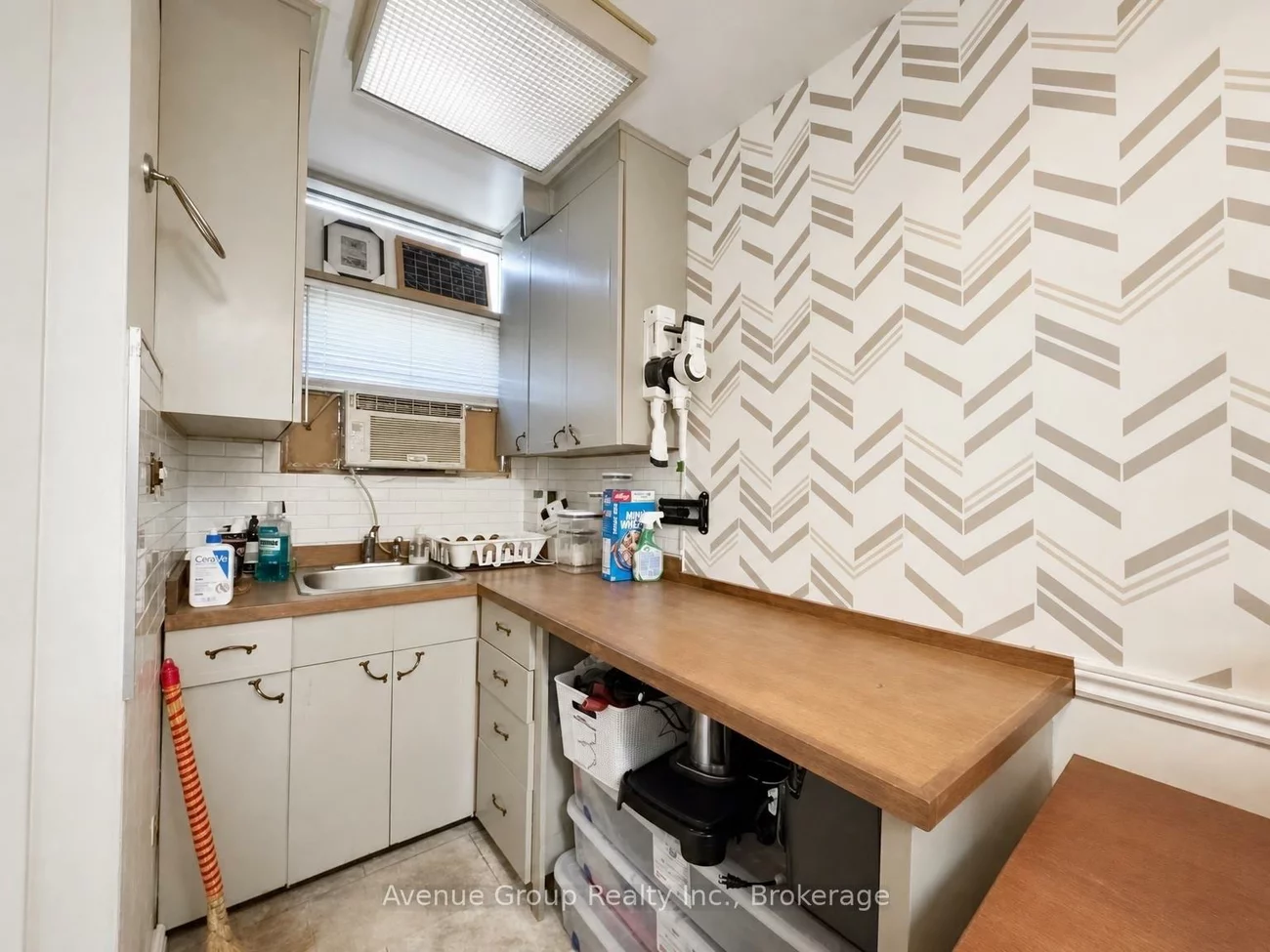 3016B, Bathurst, Englemount-Lawrence, Toronto