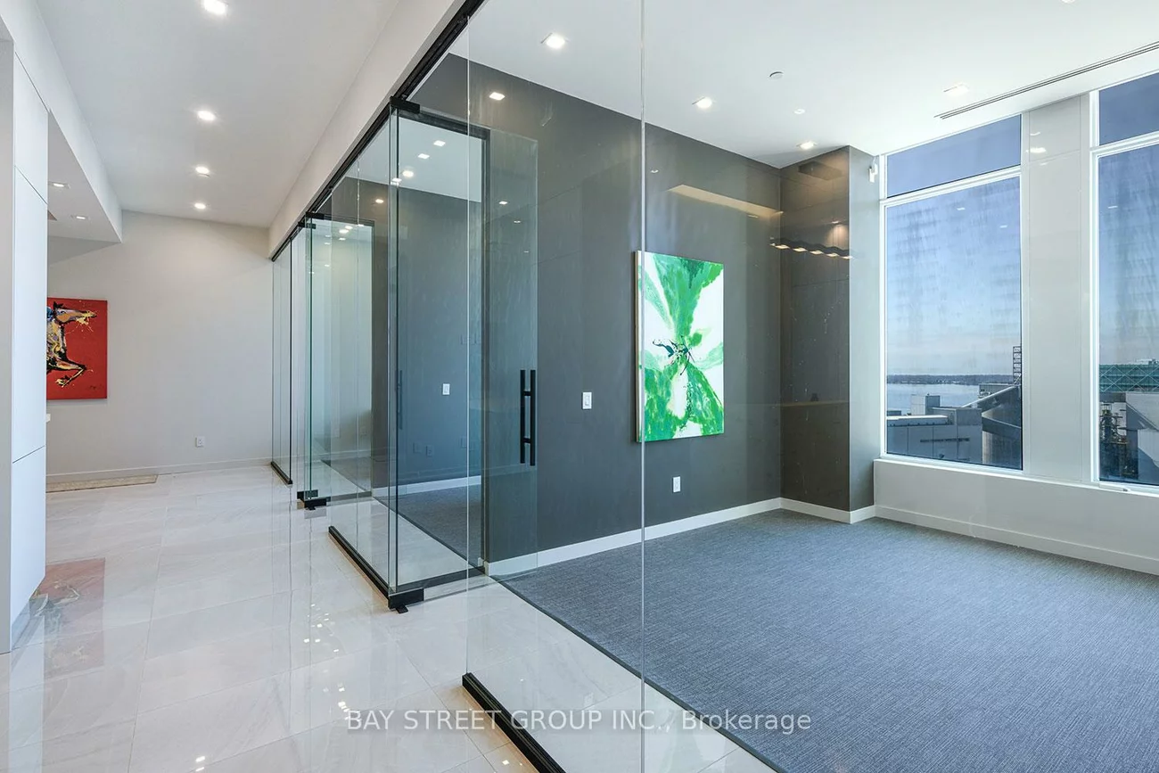 130, Queens, Waterfront Communities C8, Toronto