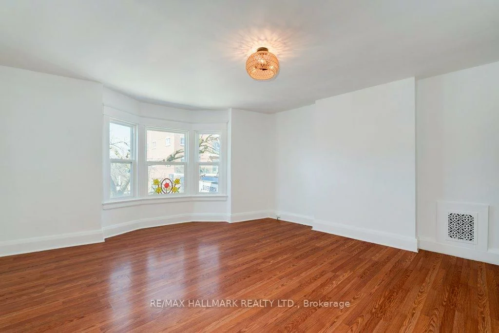 935, Kingston, The Beaches, Toronto
