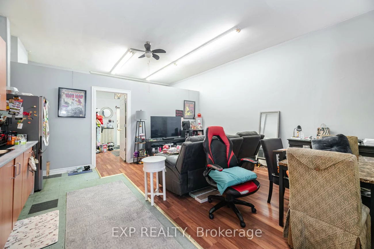 1359, Danforth, Greenwood-Coxwell, Toronto