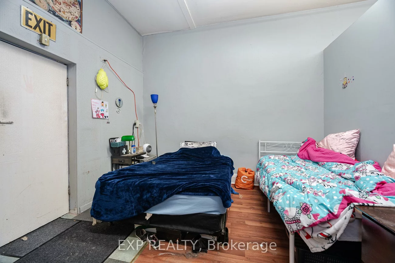 1359, Danforth, Greenwood-Coxwell, Toronto