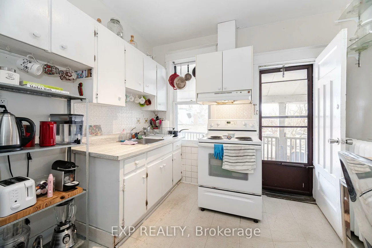 1359, Danforth, Greenwood-Coxwell, Toronto