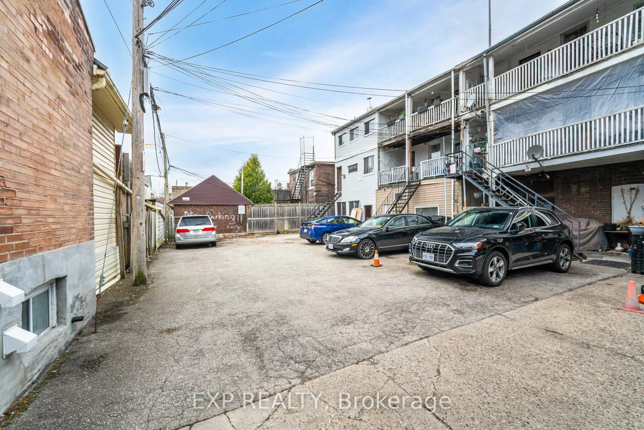 1359, Danforth, Greenwood-Coxwell, Toronto