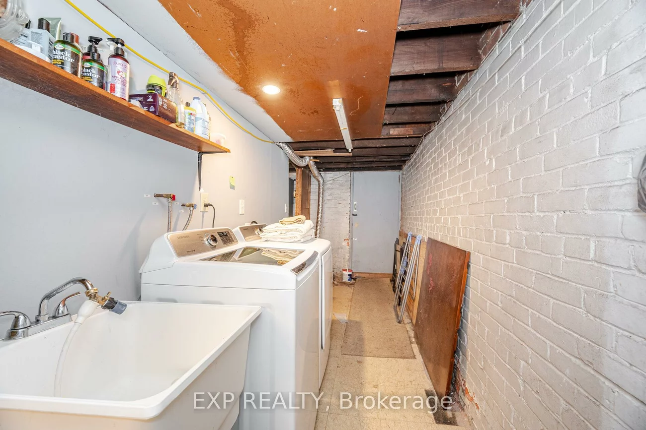 1359, Danforth, Greenwood-Coxwell, Toronto