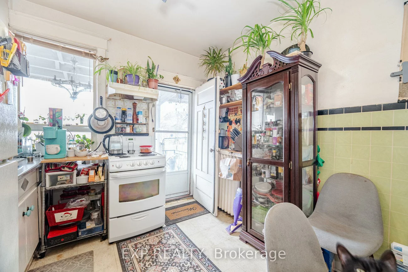1359, Danforth, Greenwood-Coxwell, Toronto