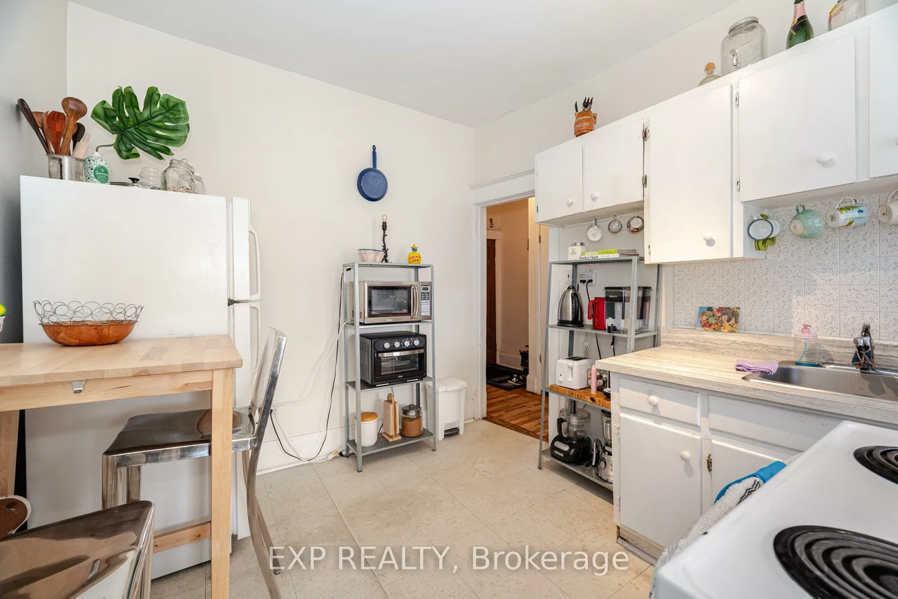 1359, Danforth, Greenwood-Coxwell, Toronto
