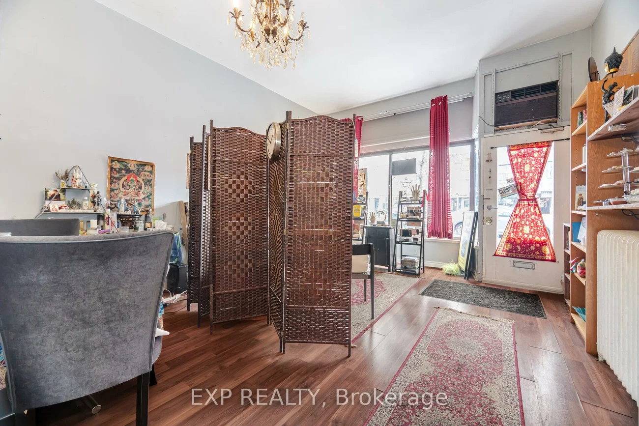 1359, Danforth, Greenwood-Coxwell, Toronto