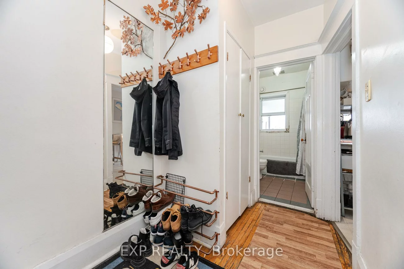 1359, Danforth, Greenwood-Coxwell, Toronto