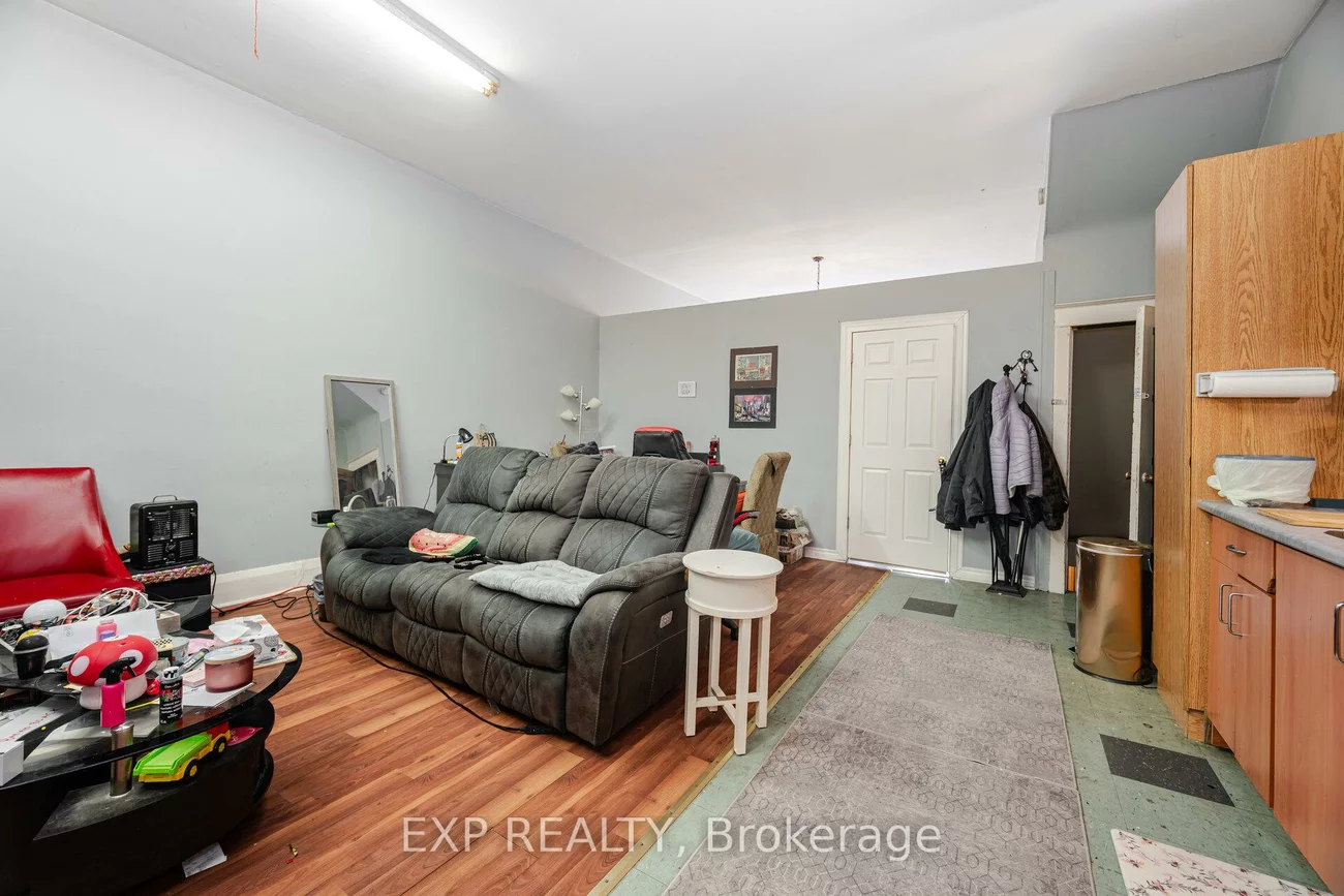 1359, Danforth, Greenwood-Coxwell, Toronto