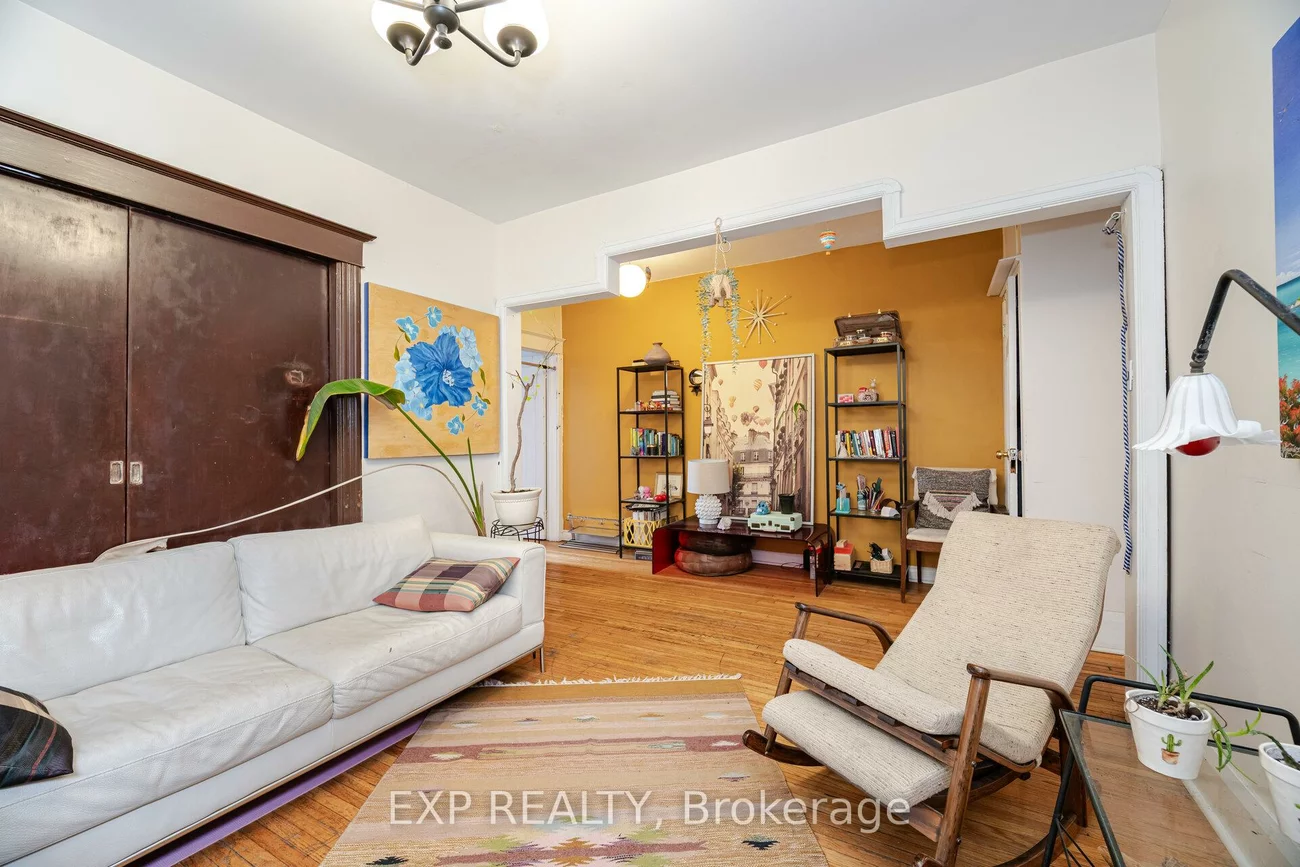 1359, Danforth, Greenwood-Coxwell, Toronto