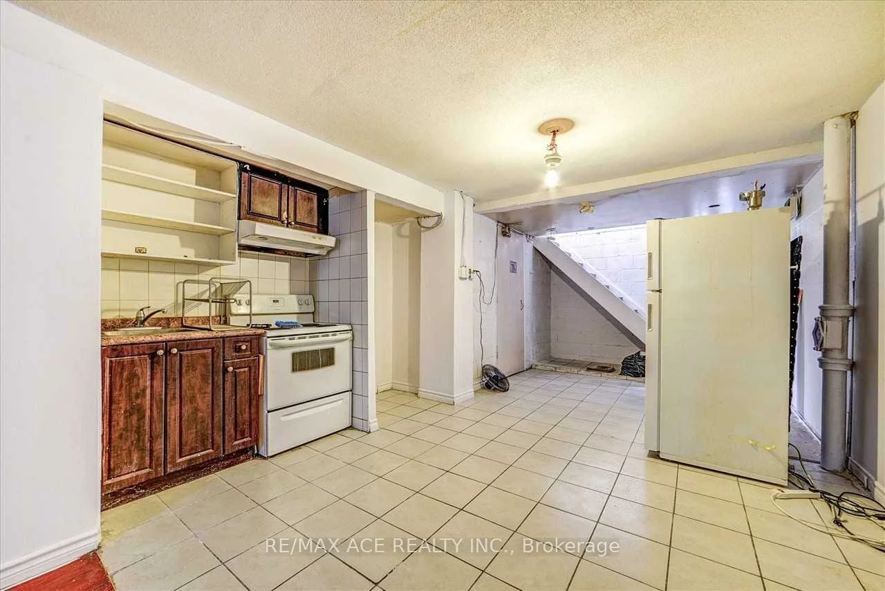 2685, Eglinton, Eglinton East, Toronto