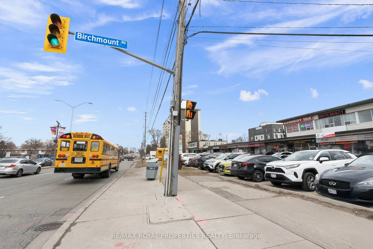 2183, Lawrence, Dorset Park, Toronto
