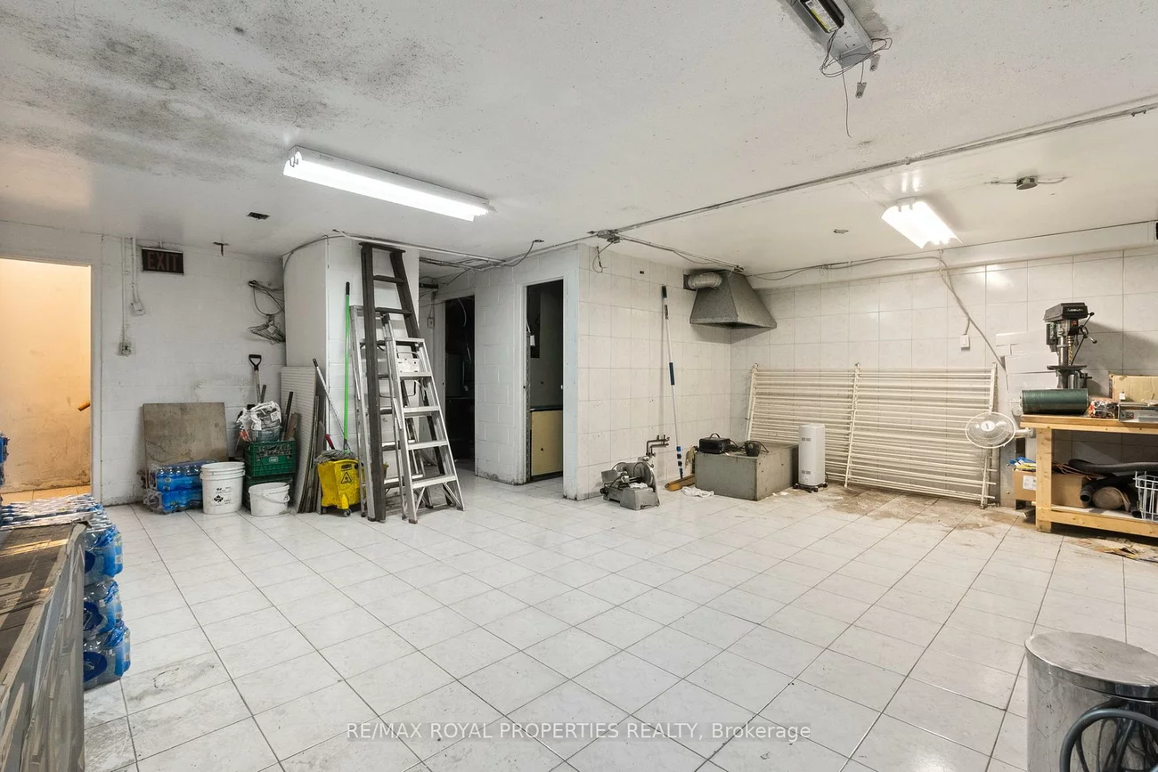 2183, Lawrence, Dorset Park, Toronto