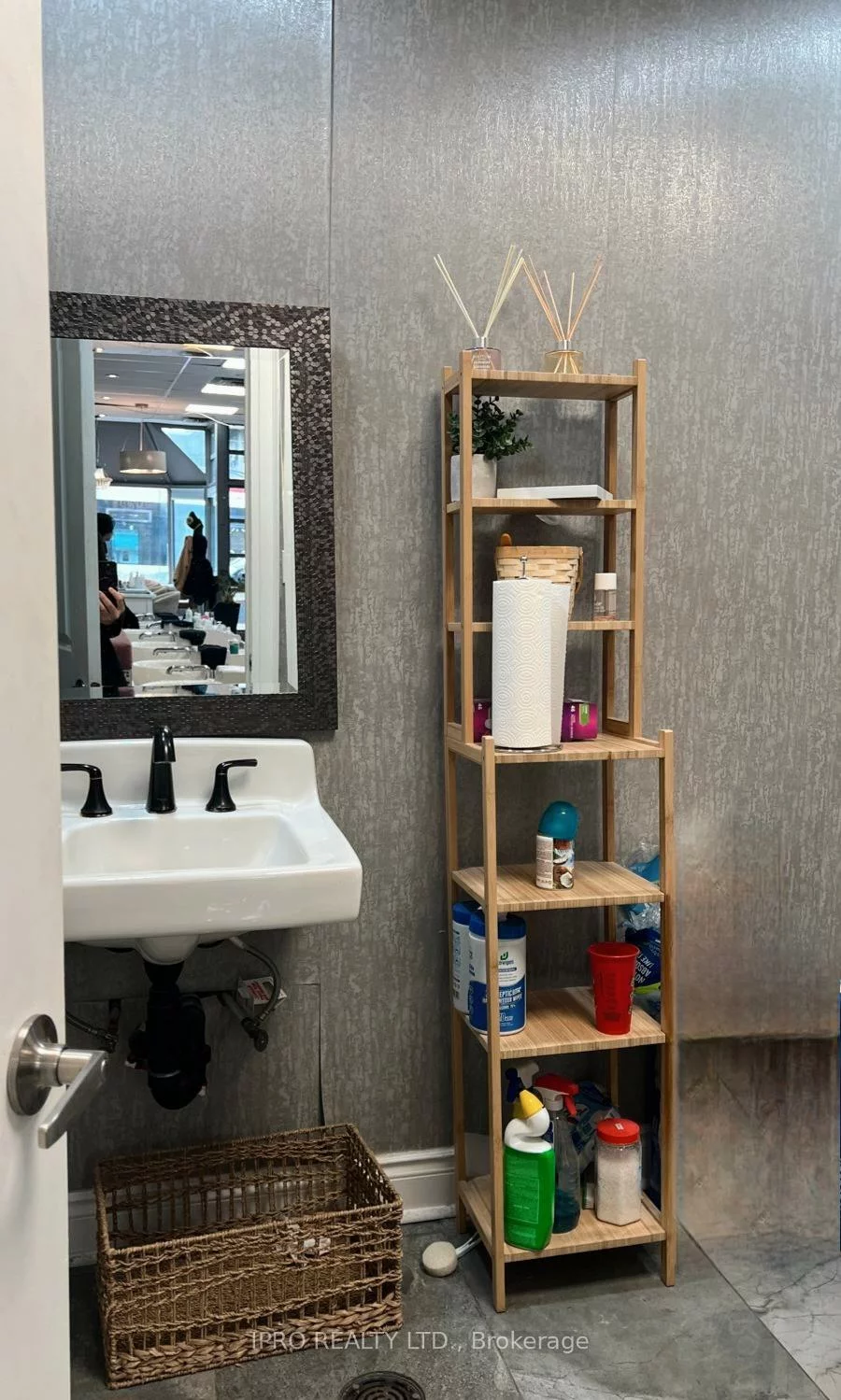 2144A, Queen, The Beaches, Toronto